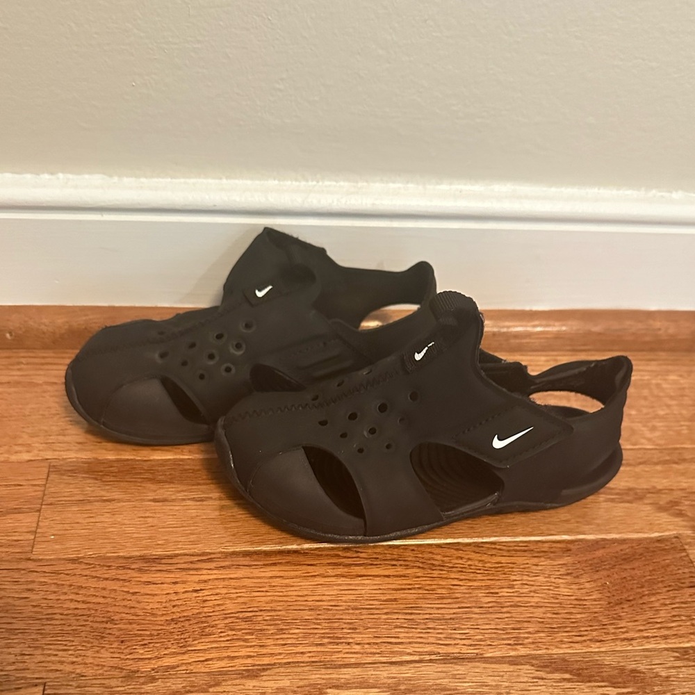 Nike Sunray Sandals